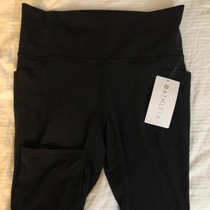 Athleta Salutation Stash Pocket Leggings Capri